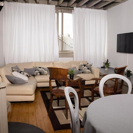Duplex Dernier Etage Avec Terasse A Deux Pas De La Grand Place Брюссель Екстер'єр фото