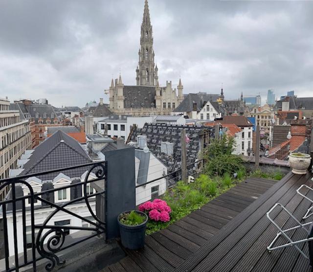 Duplex Dernier Etage Avec Terasse A Deux Pas De La Grand Place Брюссель Екстер'єр фото